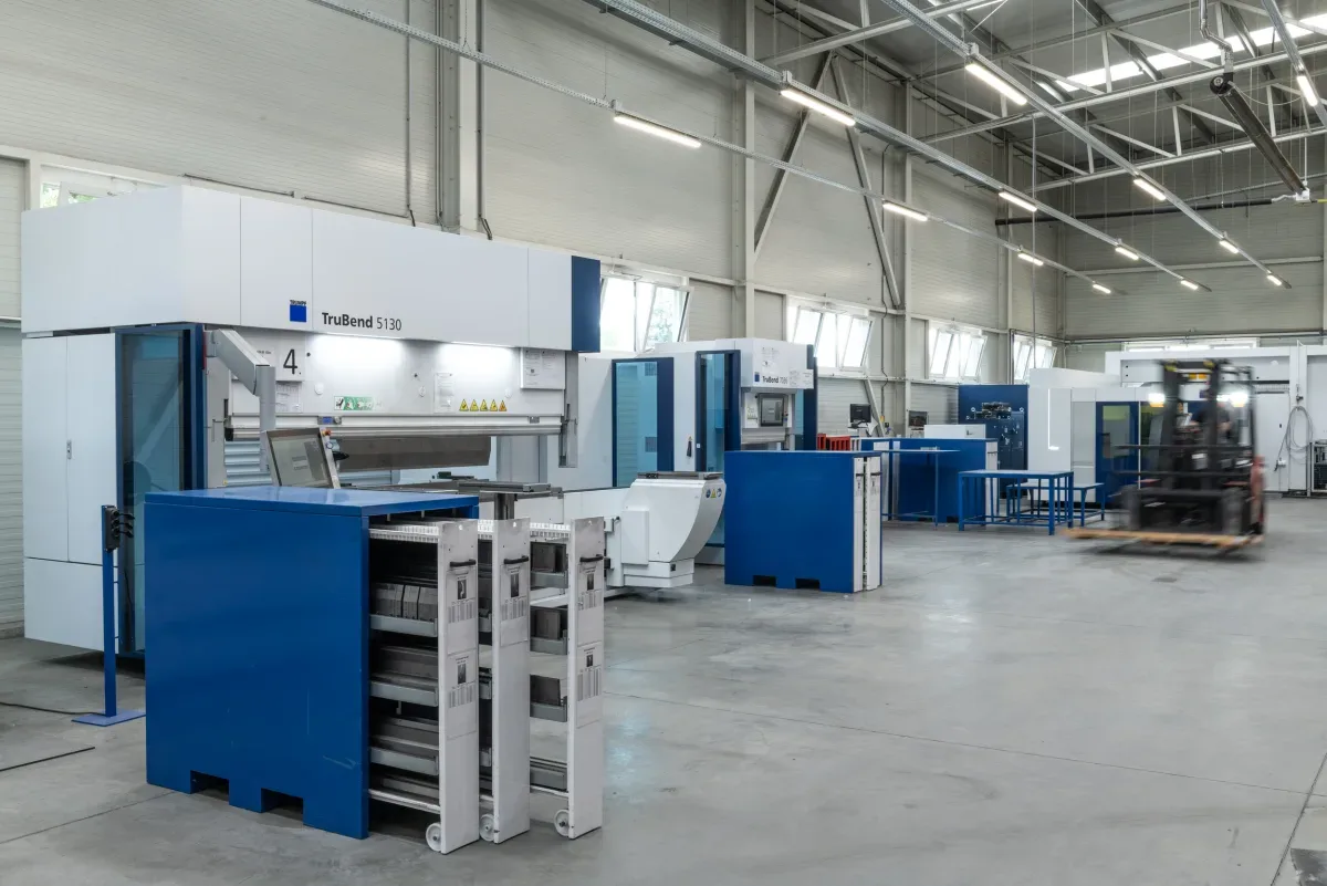 A bent sheet part between the press tools