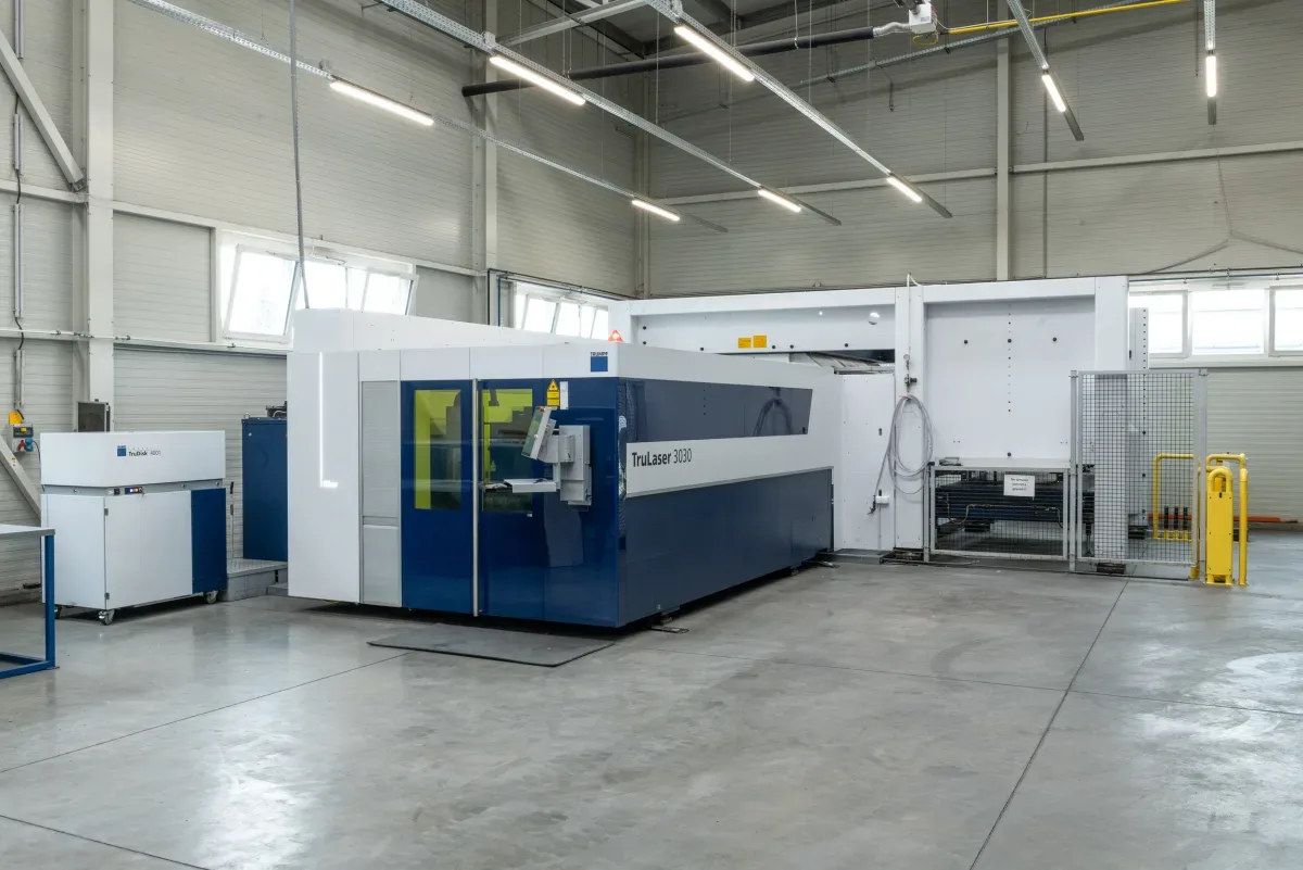 A TRUMPF TruLaser 3030 laser cutter on the Linardics shop floor in Székesfehérvár